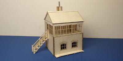 B 70-13L O gauge small signal box - left stairs